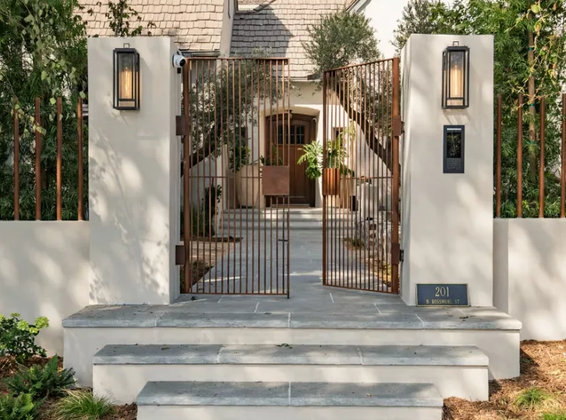 Une entrée de propriété de Hinish Design Collective